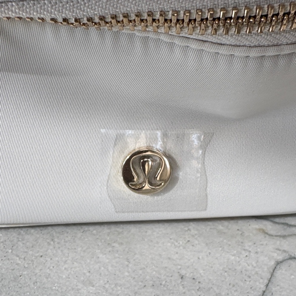 lululemon athletica Cream Travel toiletry bag with Gold Accents - Picture 3 of 5